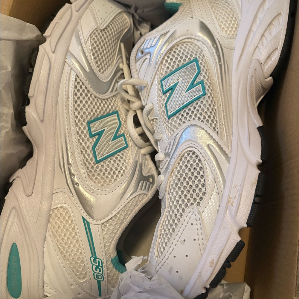 New Balance White and Teal Sneakers
